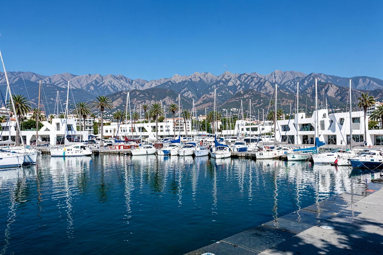 Benalmádena in Catalonia — travel guide and private transfers
