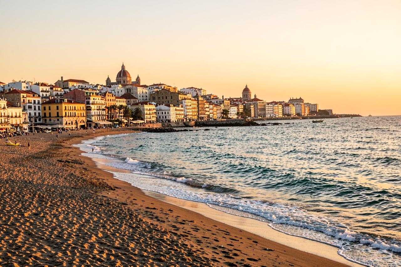 Cádiz in Catalonia — travel guide and private transfers
